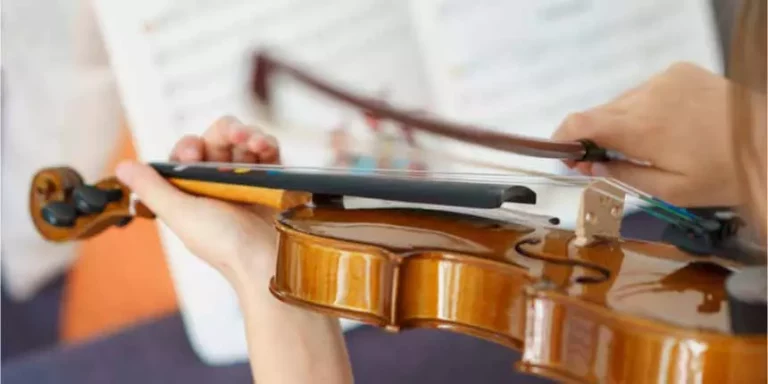 Mastering the Strings: Best Violin Classes at Home