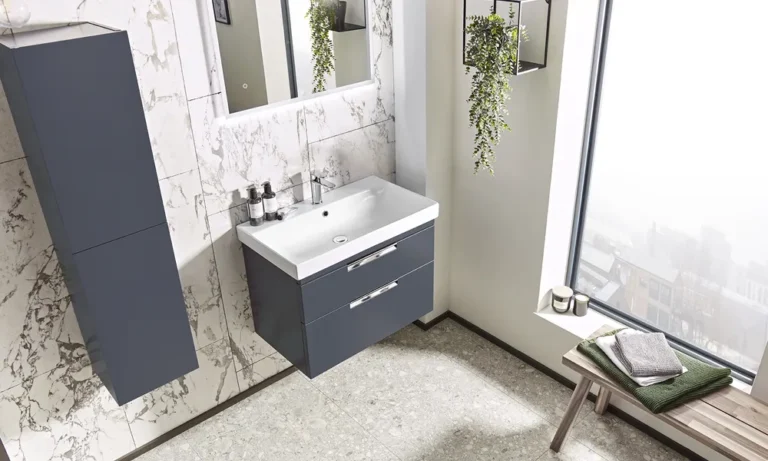 Classic Oak and Ceramic Vanity Units for a Warm and Inviting Bathroom